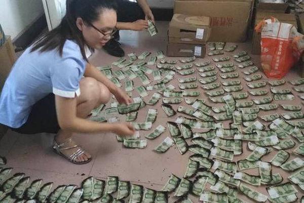 小伸进网站蘑菇，探索神秘网络世界在线试玩——bilibili游戏中心